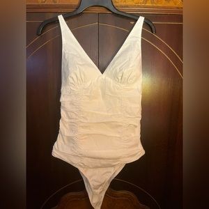 Zara  white bodysuit / never worn / size medium